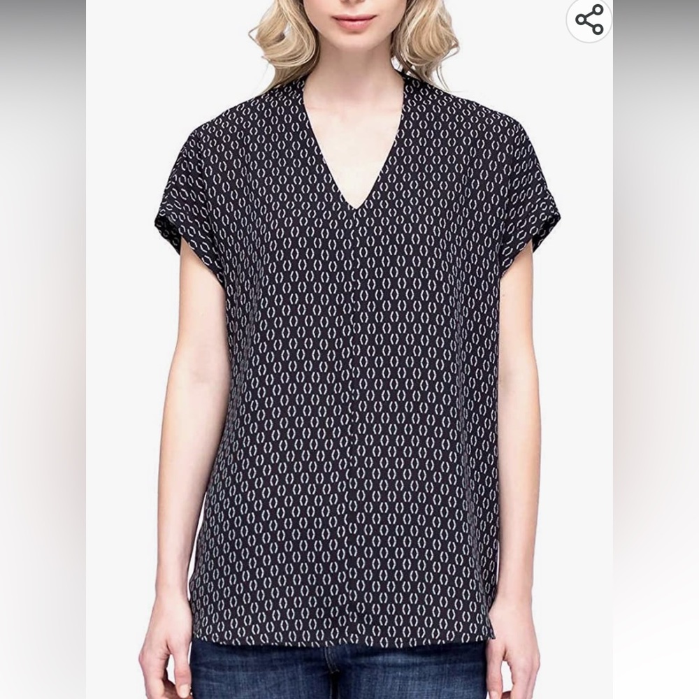 🌟Short Sleeved V Neck Blouse with Blue Floral Pattern - M🌟